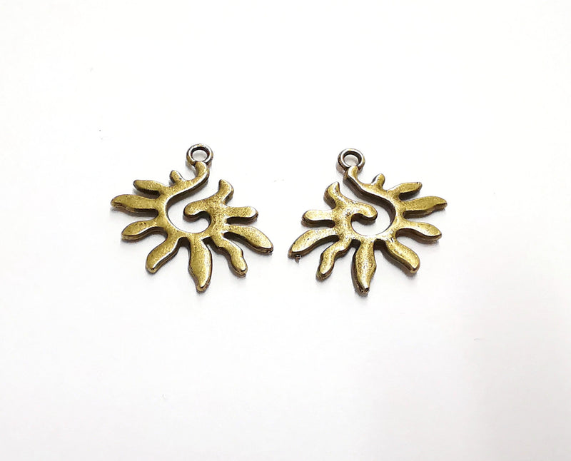 4 Sun Charms Antique Bronze Plated Charms (27x27mm)  G21209