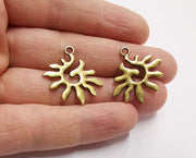 4 Sun Charms Antique Bronze Plated Charms (27x27mm)  G21209
