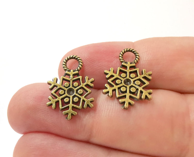 10 Snow Flake Charms Antique Bronze Plated Charms (21x15mm) G21441