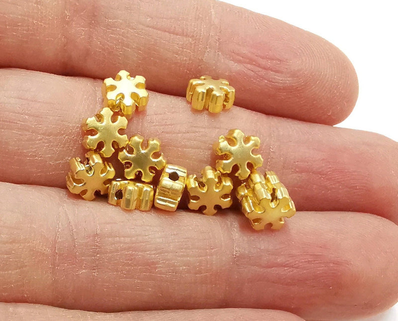 10 Snow Flake Beads Gold Plated Beads (7mm) G21306