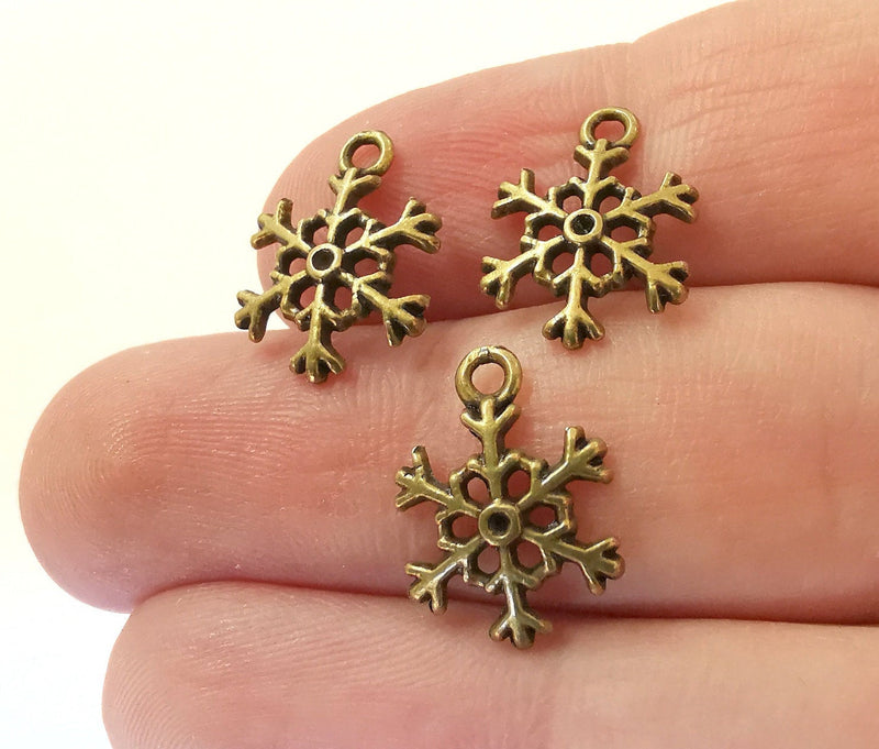 10 Snow Flake Charms Antique Bronze Plated Charms (17x13mm) G21464
