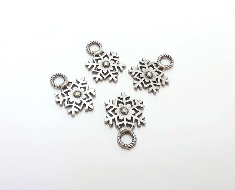 10 Snow Flake Charms Antique Silver Plated Charms (21x15mm) G21332
