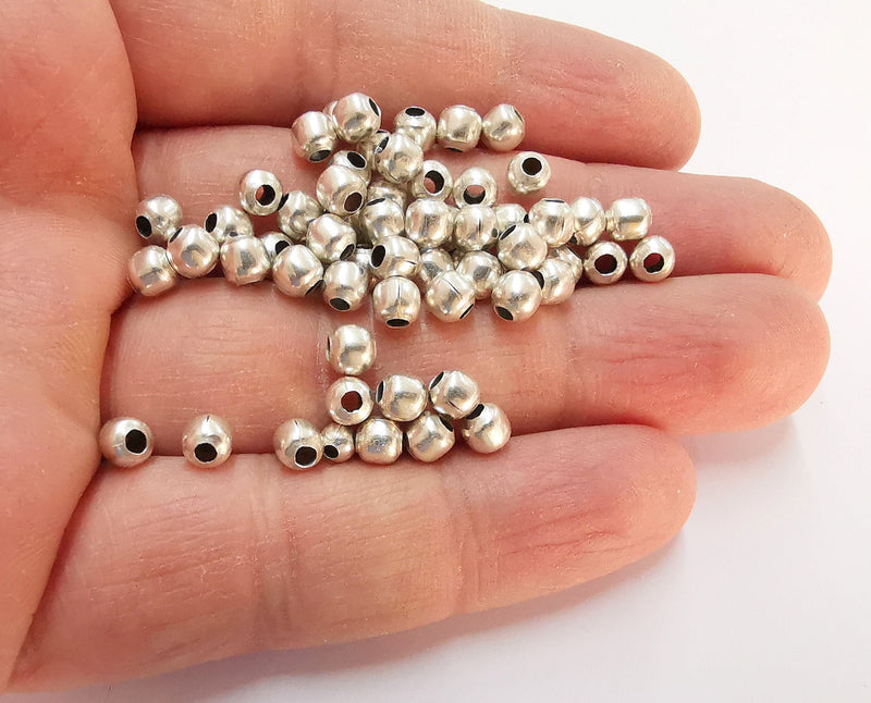 20 Silver Round Beads Antique Silver Plated Beads (5mm) G21387