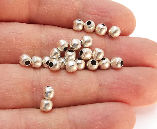20 Silver Round Beads Antique Silver Plated Beads (5mm) G21387