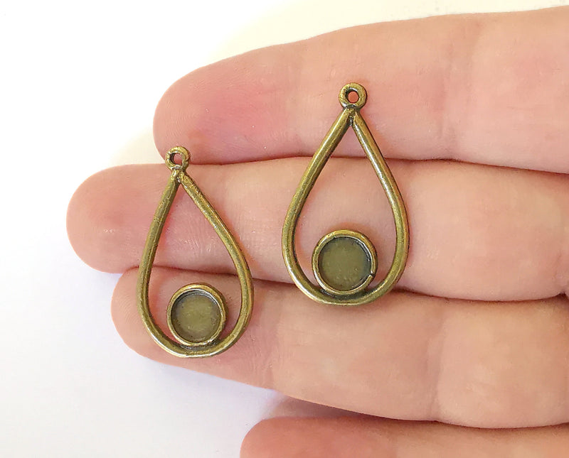 6 Drop Charm Pendant Antique Bronze Plated Pendant (32x18mm) G21838