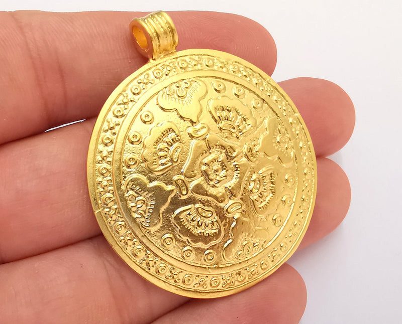 Gold Medallion Pendant Gold Plated Metal (51x44mm)  G22105