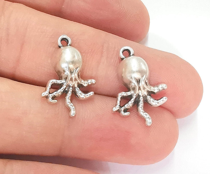 10 Octopus Charms Antique Silver Plated Charms (21x15mm)  G22820