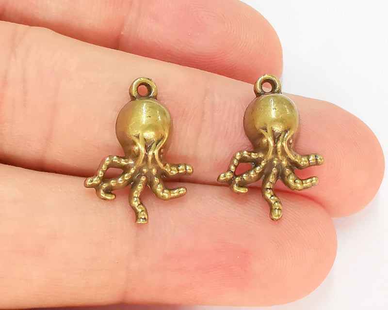 10 Octopus Charms Antique Bronze Plated Charms (21x15mm)  G22828
