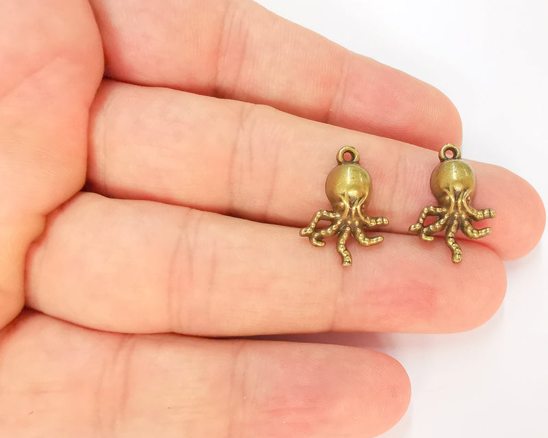 10 Octopus Charms Antique Bronze Plated Charms (21x15mm)  G22828