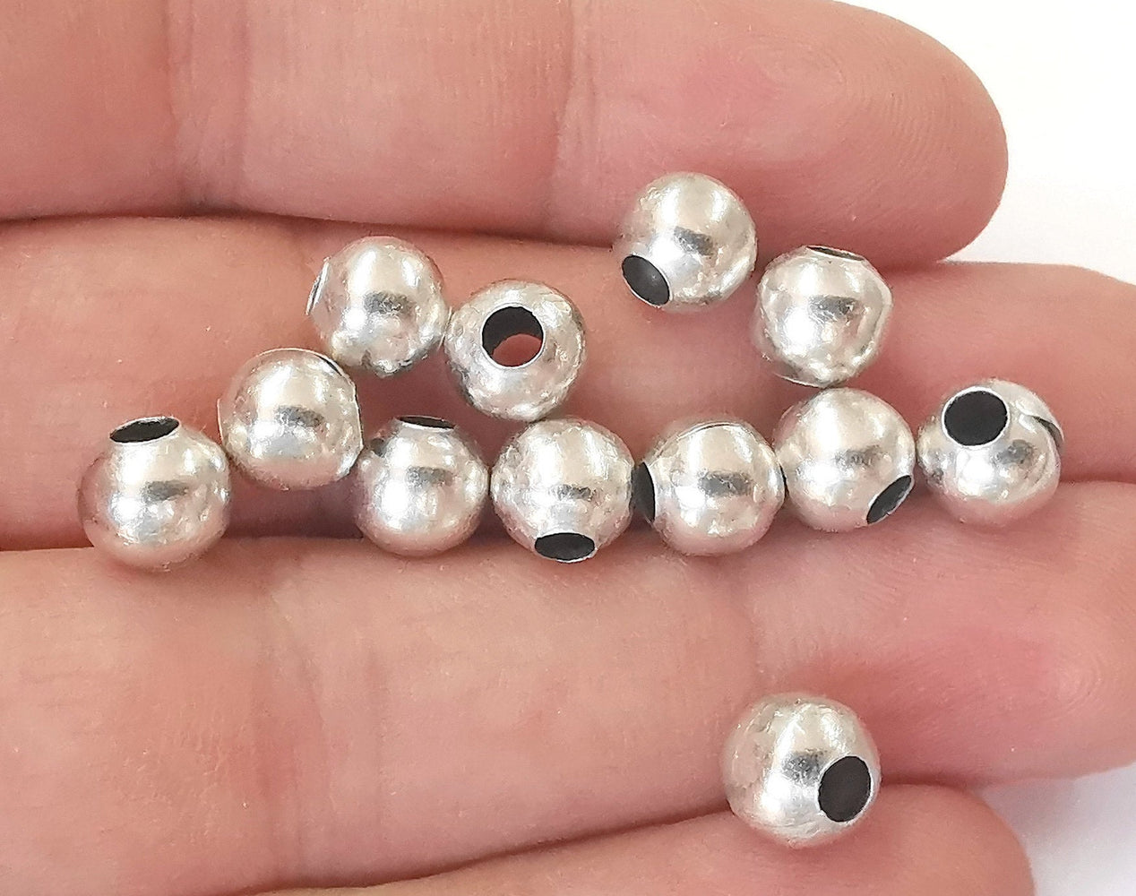 10 Silver Round Beads Antique Silver Plated Beads (8mm) G23037