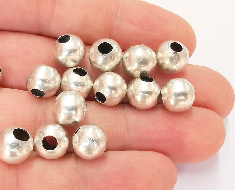 10 Silver Round Beads Antique Silver Plated Beads (10mm) G23057