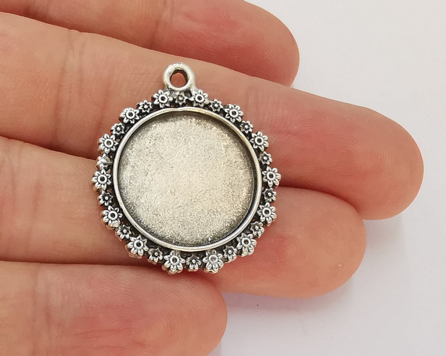 2 Flowers Frame Pendant Blank Antique Silver Plated Pendant (31x27mm) (20mm Blank Size)  G22717