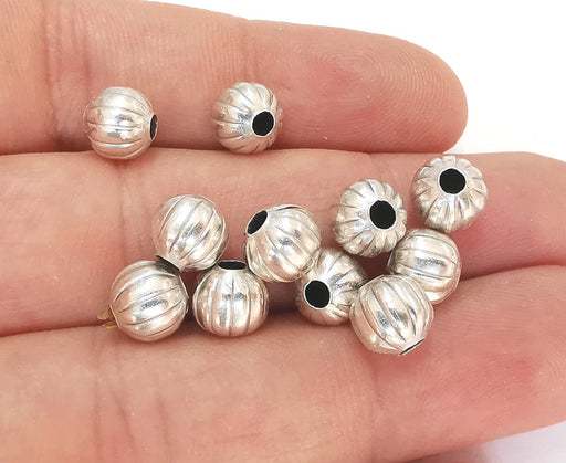 10 Silver Round Beads Antique Silver Plated Beads (8mm) G23116