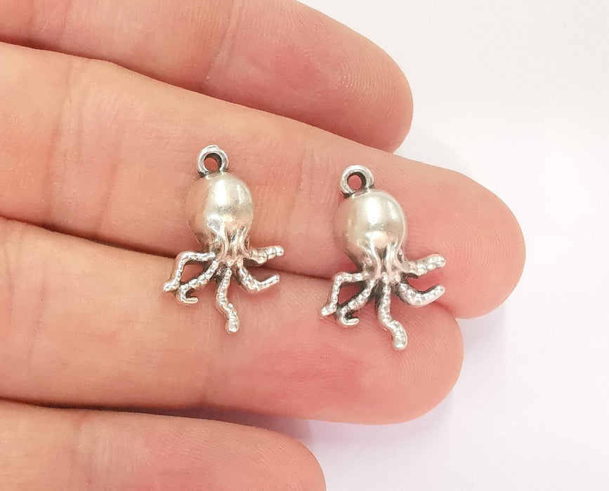 10 Octopus Charms Antique Silver Plated Charms (21x15mm)  G22820