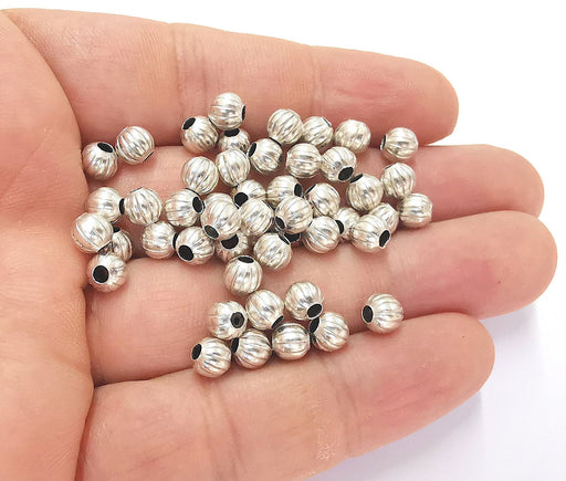 20 Silver Round Beads Antique Silver Plated Beads (6mm) G23228