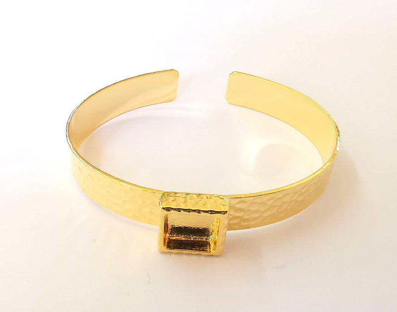 Bracelet blank Resin cuff Dry flower inlay blank Cuff bezel Glass cabochon base Hammered adjustable Shiny gold plated (10x10mm ) G23362