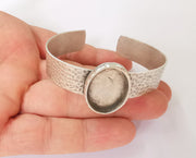 Bracelet blank Resin dry flower inlay blank Cuff bezel Glass cabochon base Hammered adjustable antique silver (25x18mm ) G23371