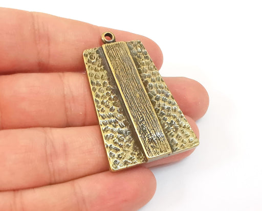 2 Hammered pendant Antique bronze plated pendant (50x32mm) G23391