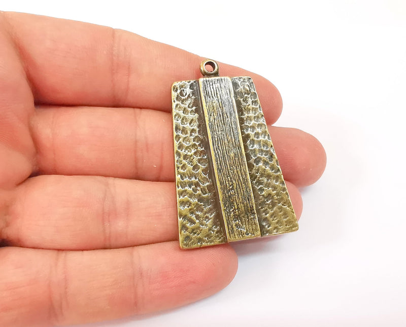 2 Hammered pendant Antique bronze plated pendant (50x32mm) G23391