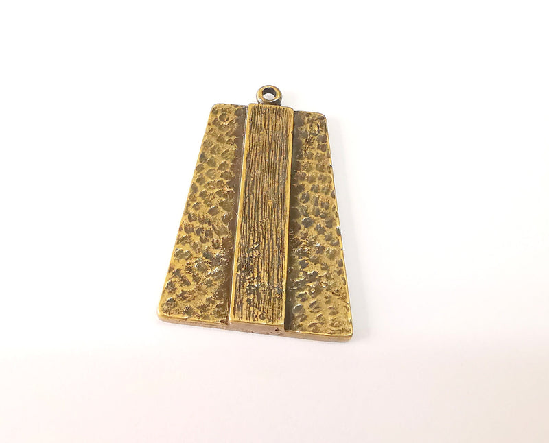 2 Hammered pendant Antique bronze plated pendant (50x32mm) G23391