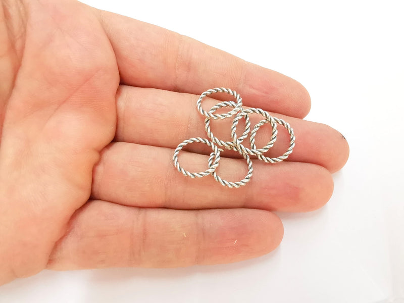 20 Twisted circle findings Antique silver plated circle (15mm)  G23512