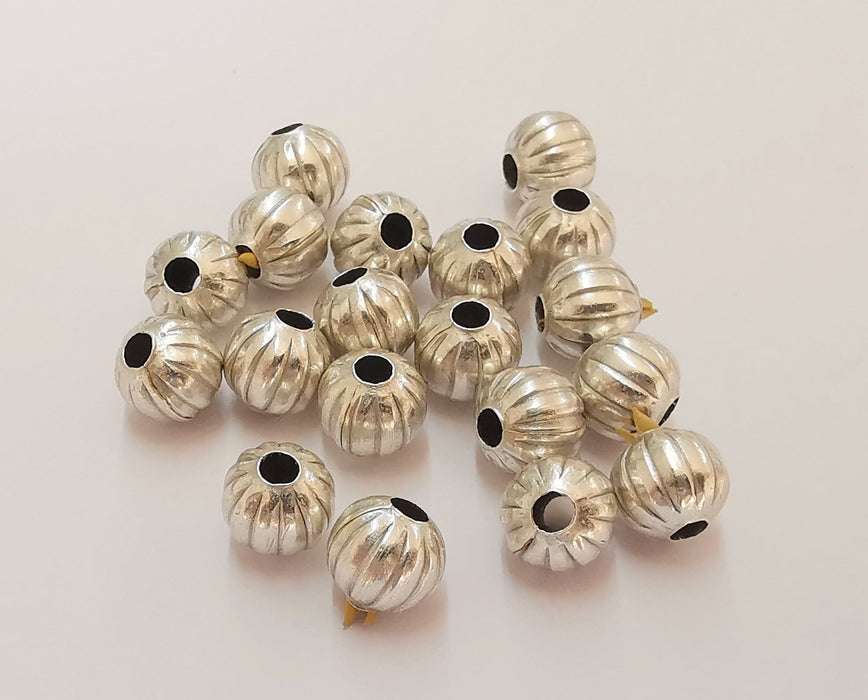 10 Silver Round Beads Antique Silver Plated Beads (8mm) G23116