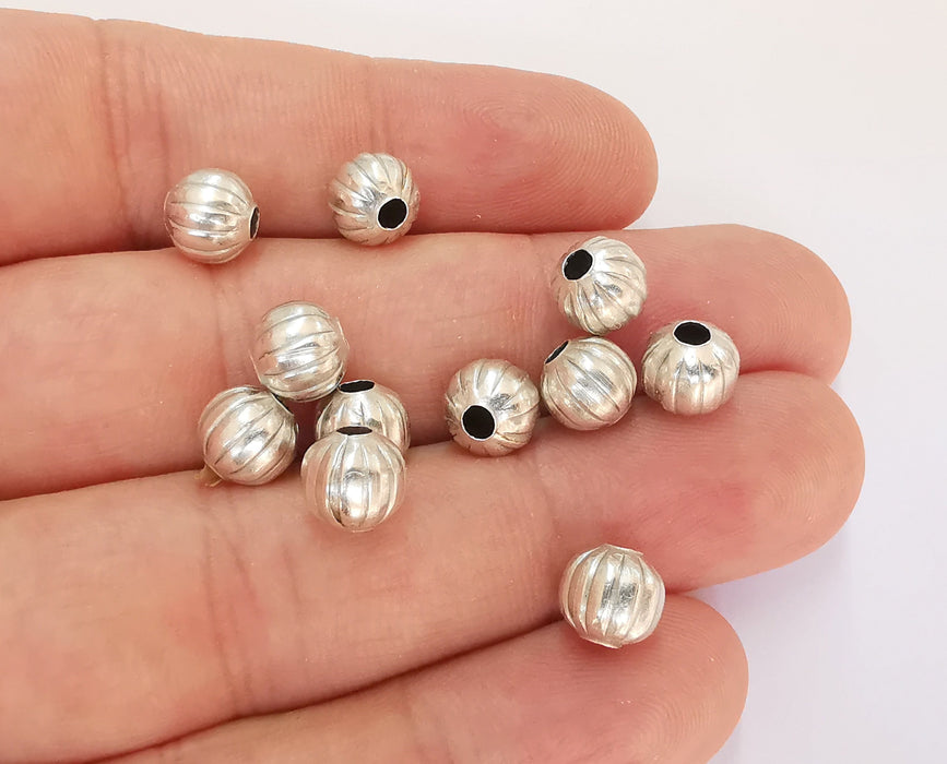 10 Silver Round Beads Antique Silver Plated Beads (8mm) G23116