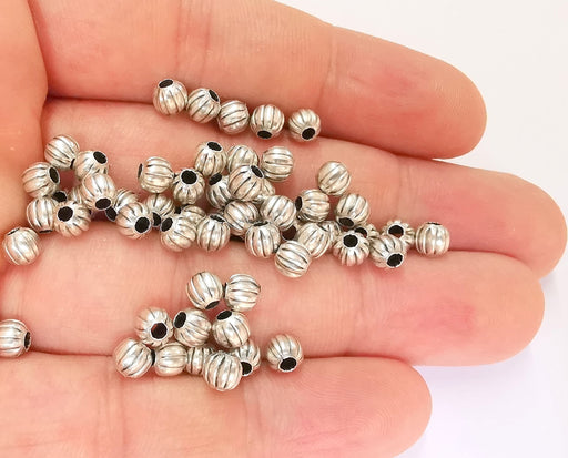 20 Silver Round Beads Antique Silver Plated Beads (5mm) G23124