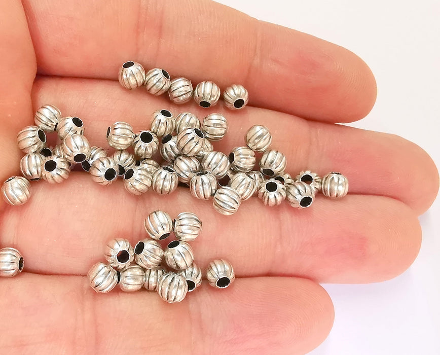 20 Silver Round Beads Antique Silver Plated Beads (5mm) G23124