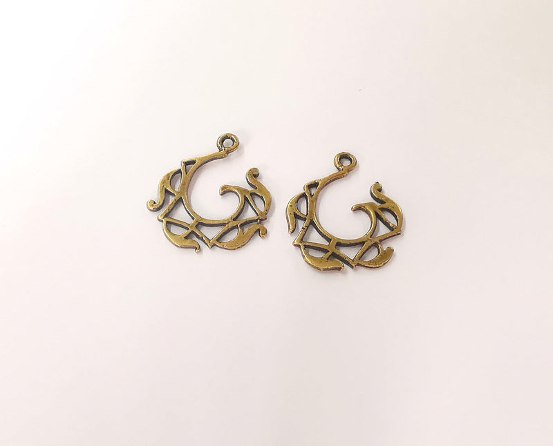 8 Antique bronze charms Antique bronze plated charms (25x22mm)  G23594