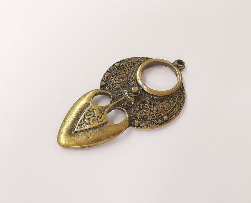 2 Antique bronze charms Antique bronze plated charms (61x33mm) G23638