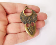 2 Antique bronze charms Antique bronze plated charms (61x33mm) G23638