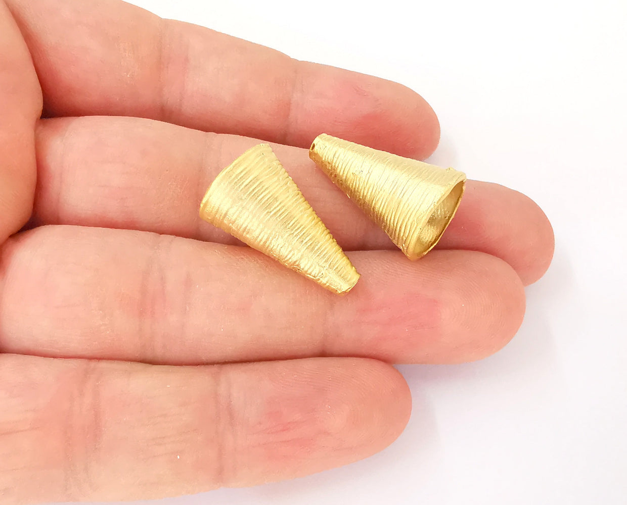 2 Gold cone caps findings Gold plated brass findings (23x14mm)  G23709