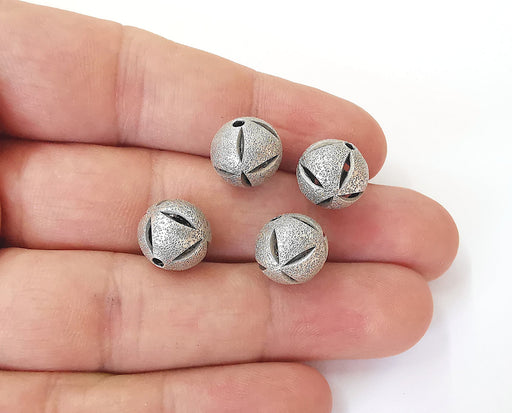 4 Silver round beads Antique silver plated brass beads (12mm) G23751