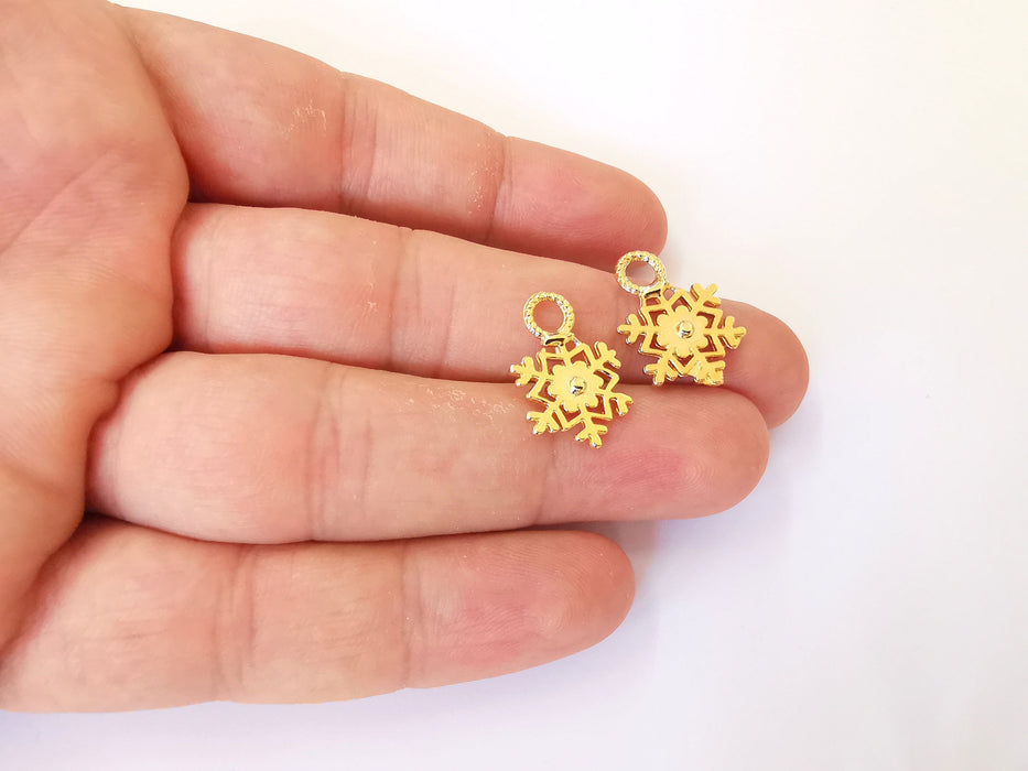 5 Snowflake charms 24K Shiny gold plated charms (20x14mm) G23365