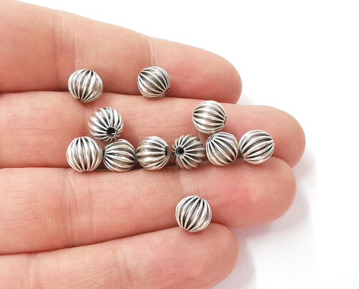 8 Silver round beads Antique silver plated brass beads (8mm) G23784