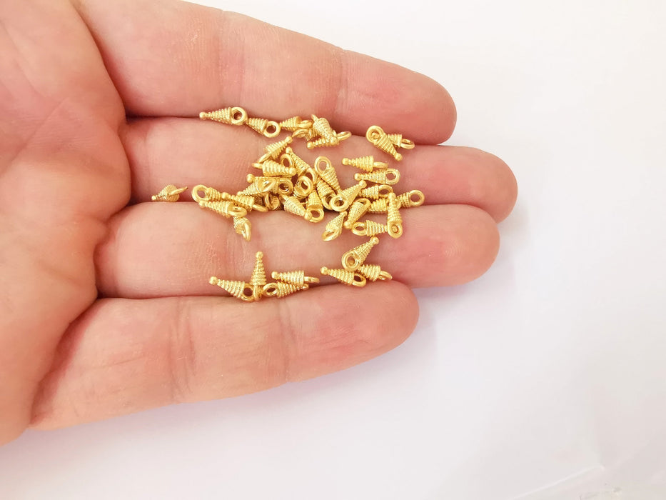 20 Gold spike charms Gold plated charms (9x4mm)  G23811