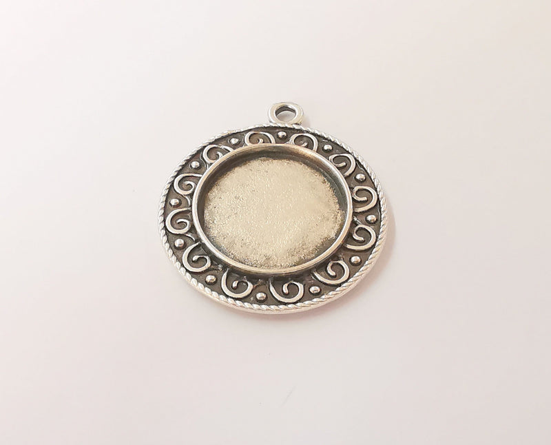 2 Silver frame pendant blank Antique silver plated pendant (32x28mm) (18mm Blank Size)  G23859