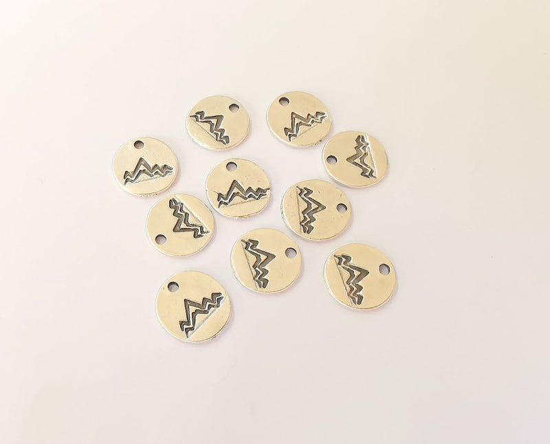 10 Mountain charms Round charms Antique silver plated charms (12mm)  G23906