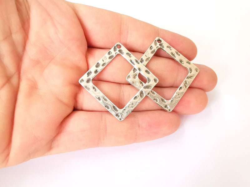 2 Square hammered charms Antique silver plated charms (32x32mm)  G23677