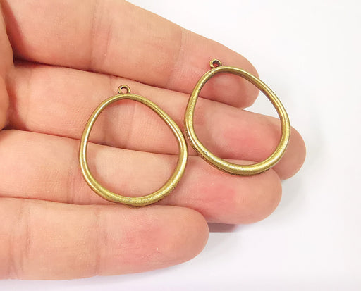 4 Bronze circle charms Antique bronze plated charms (33x29mm)  G23956