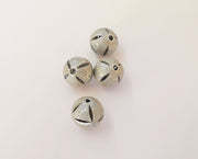 4 Silver round beads Antique silver plated brass beads (12mm) G23751