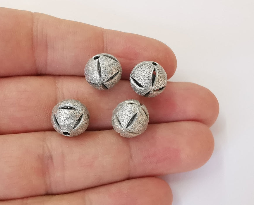 4 Silver round beads Antique silver plated brass beads (12mm) G23751