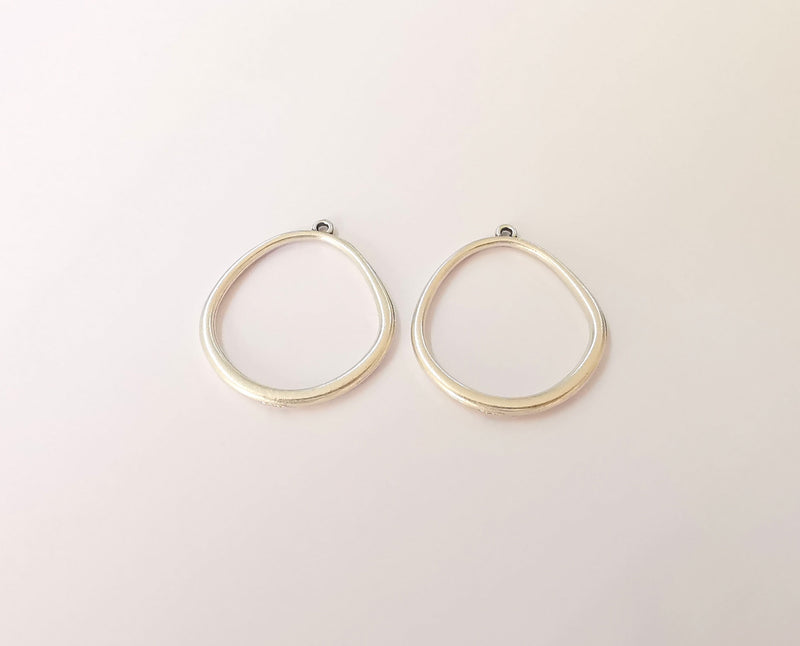 4 Silver circle charms Antique silver plated charms (33x29mm)  G23822