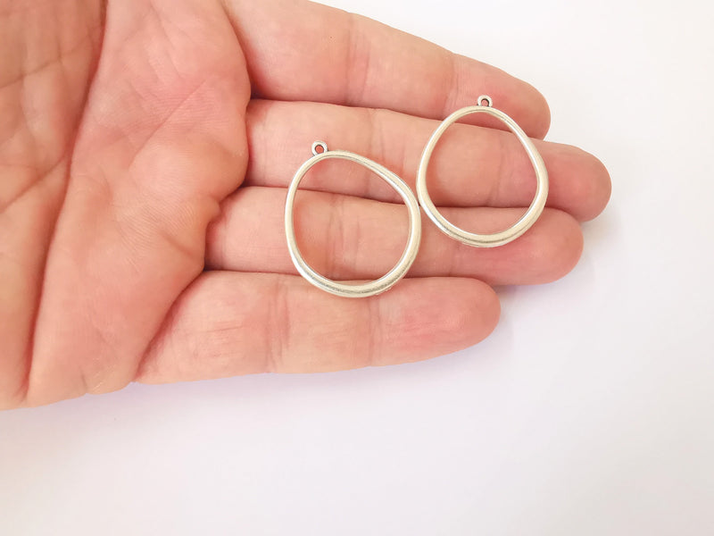 4 Silver circle charms Antique silver plated charms (33x29mm)  G23822