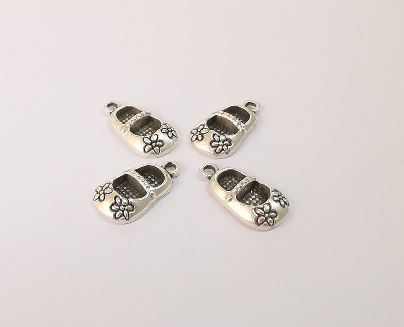 4 Children's shoes charms Antique silver plated charms (20x11mm)  G24108