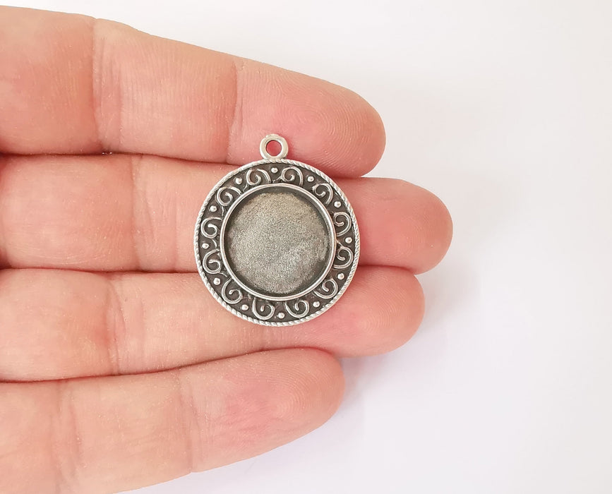 2 Silver frame pendant blank Antique silver plated pendant (32x28mm) (18mm Blank Size)  G23859