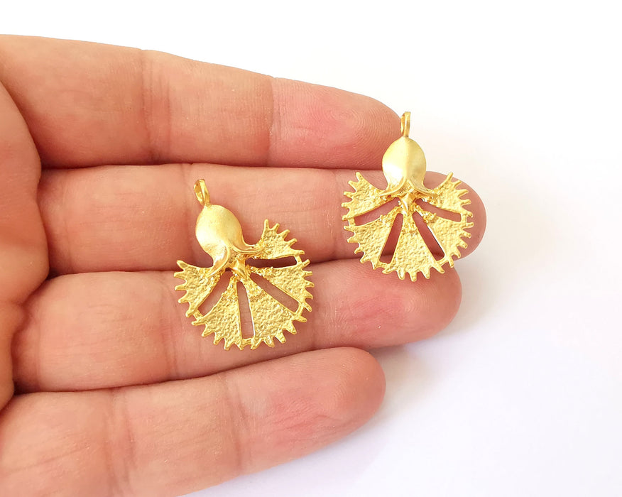 2 Clove gold charm flower charms , Gold plated brass (31x23mm) G23897