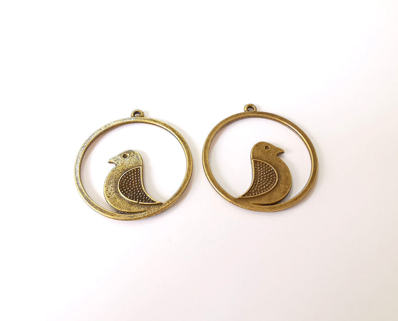 2 Bird circle charms Antique bronze plated charms (41x38mm)  G23901