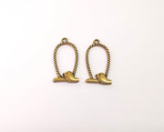 4 Bird charms Antique bronze plated charms (34x17mm) G23932